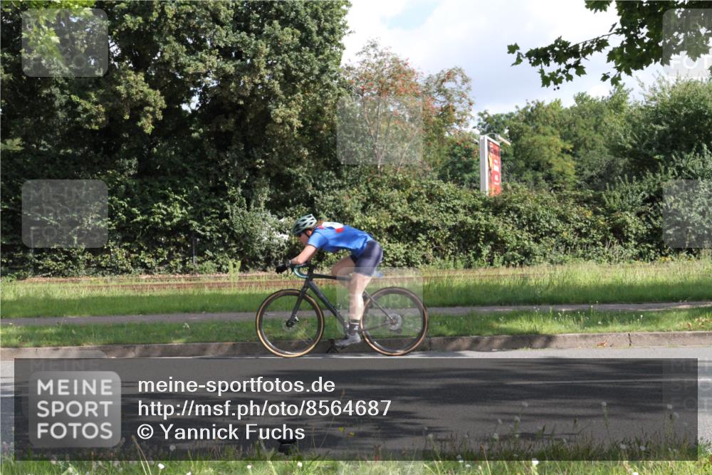 10.08.2025 - GEWOBA Citytriathlon Bremen Yannick Fuchs http://msf.ph/oto/8564687 10.08.2025 10:58:42 Radfahren 57, 95, 191, 221, 450 meine-sportfotos.de