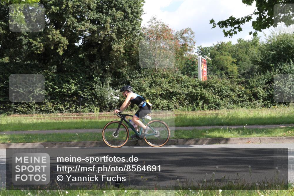 10.08.2025 - GEWOBA Citytriathlon Bremen Yannick Fuchs http://msf.ph/oto/8564691 10.08.2025 10:58:46 Radfahren 57, 95, 191, 450 meine-sportfotos.de