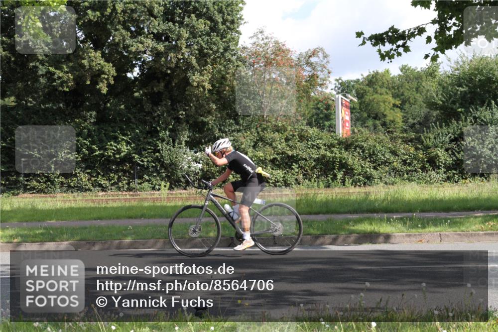 10.08.2025 - GEWOBA Citytriathlon Bremen Yannick Fuchs http://msf.ph/oto/8564706 10.08.2025 10:58:56 Radfahren 57, 191, 450 meine-sportfotos.de