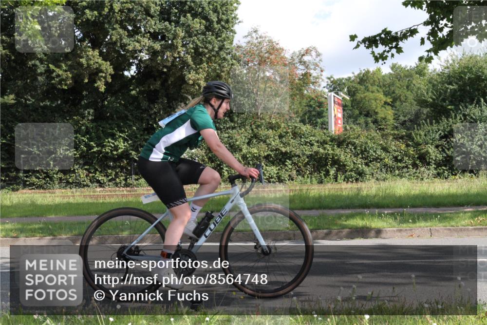 10.08.2025 - GEWOBA Citytriathlon Bremen Yannick Fuchs http://msf.ph/oto/8564748 10.08.2025 10:59:29 Radfahren 59, 63, 111, 193, 209, 463 meine-sportfotos.de