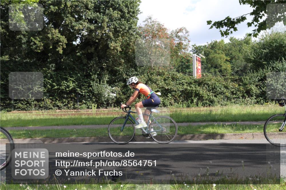 10.08.2025 - GEWOBA Citytriathlon Bremen Yannick Fuchs http://msf.ph/oto/8564751 10.08.2025 10:59:30 Radfahren 59, 63, 111, 193, 209, 463 meine-sportfotos.de