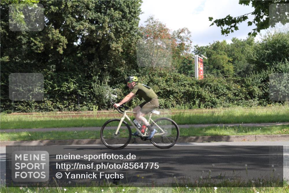 10.08.2025 - GEWOBA Citytriathlon Bremen Yannick Fuchs http://msf.ph/oto/8564775 10.08.2025 10:59:43 Radfahren 59, 141, 417, 463, 475, 498 meine-sportfotos.de