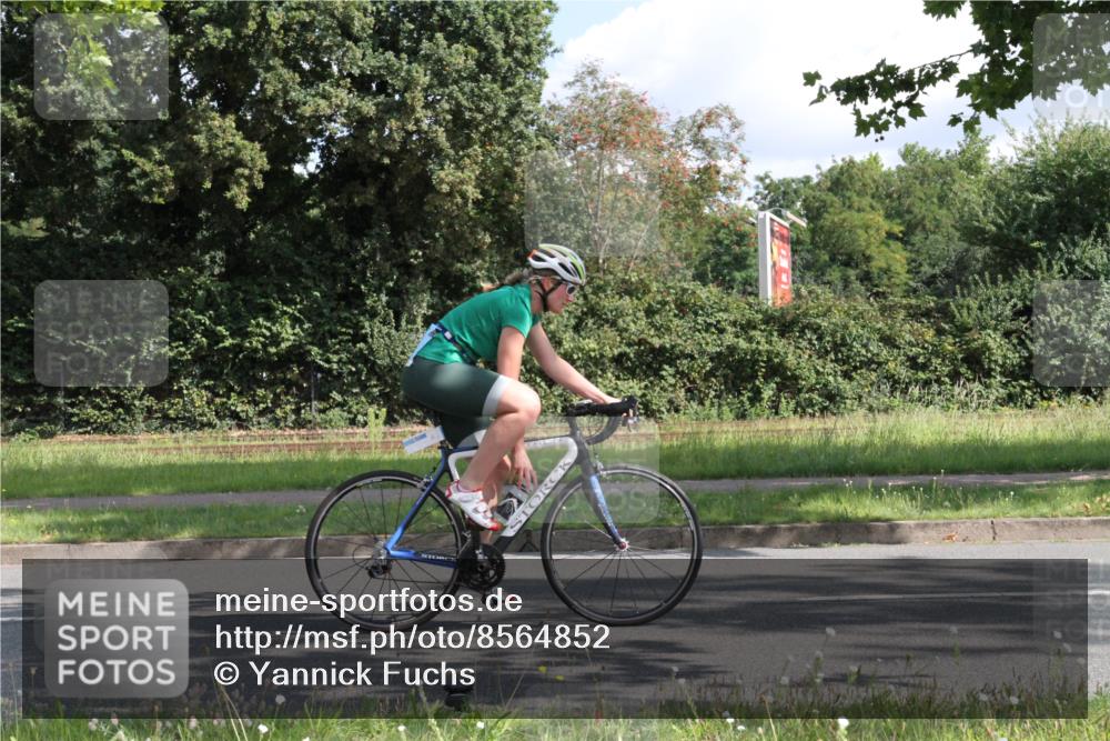 10.08.2025 - GEWOBA Citytriathlon Bremen Yannick Fuchs http://msf.ph/oto/8564852 10.08.2025 11:00:39 Radfahren 3, 39, 49, 107, 139, 173, 229, 436, 474 meine-sportfotos.de