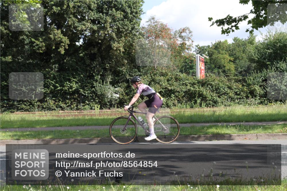 10.08.2025 - GEWOBA Citytriathlon Bremen Yannick Fuchs http://msf.ph/oto/8564854 10.08.2025 11:00:41 Radfahren 3, 39, 49, 107, 173, 229, 436, 474 meine-sportfotos.de