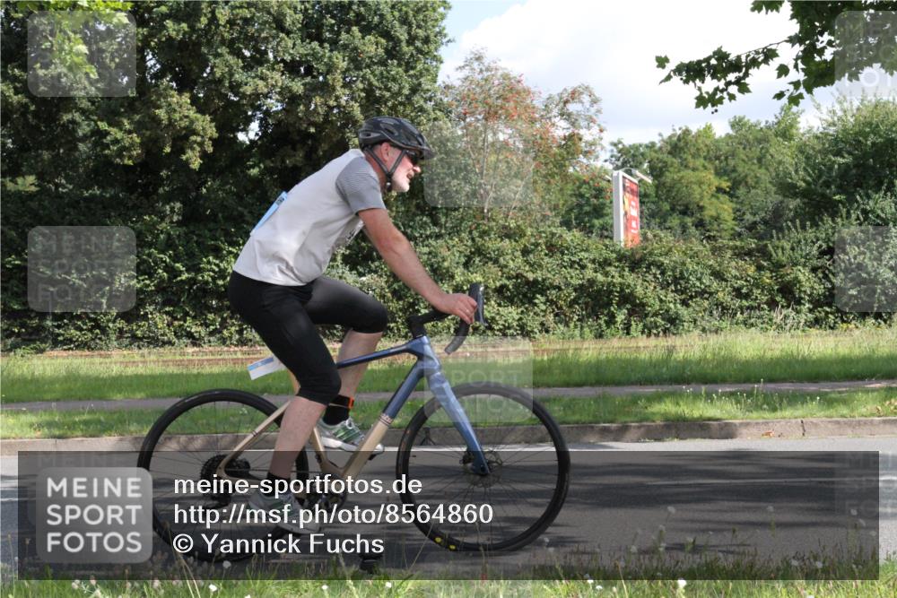 10.08.2025 - GEWOBA Citytriathlon Bremen Yannick Fuchs http://msf.ph/oto/8564860 10.08.2025 11:00:43 Radfahren 3, 39, 49, 107, 173, 229, 436, 474, 499 meine-sportfotos.de