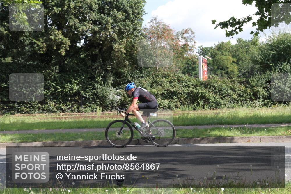 10.08.2025 - GEWOBA Citytriathlon Bremen Yannick Fuchs http://msf.ph/oto/8564867 10.08.2025 11:00:49 Radfahren 3, 9, 39, 49, 107, 173, 229, 436, 499 meine-sportfotos.de