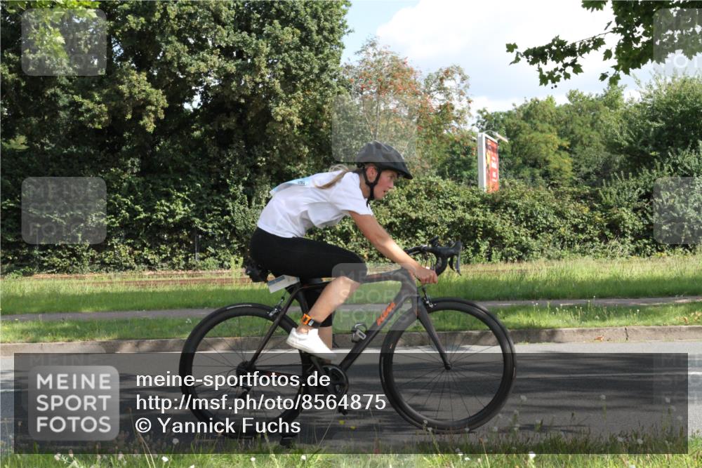 10.08.2025 - GEWOBA Citytriathlon Bremen Yannick Fuchs http://msf.ph/oto/8564875 10.08.2025 11:01:03 Radfahren 9, 15, 65, 113, 499 meine-sportfotos.de