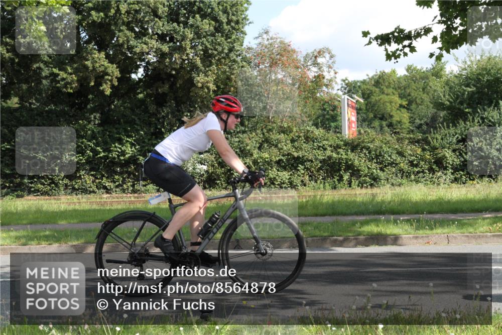 10.08.2025 - GEWOBA Citytriathlon Bremen Yannick Fuchs http://msf.ph/oto/8564878 10.08.2025 11:01:04 Radfahren 9, 15, 65, 113, 499 meine-sportfotos.de
