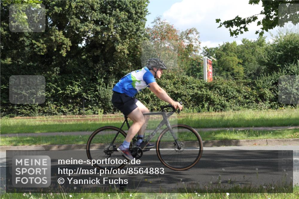 10.08.2025 - GEWOBA Citytriathlon Bremen Yannick Fuchs http://msf.ph/oto/8564883 10.08.2025 11:01:11 Radfahren 9, 15, 37, 65, 113, 410 meine-sportfotos.de