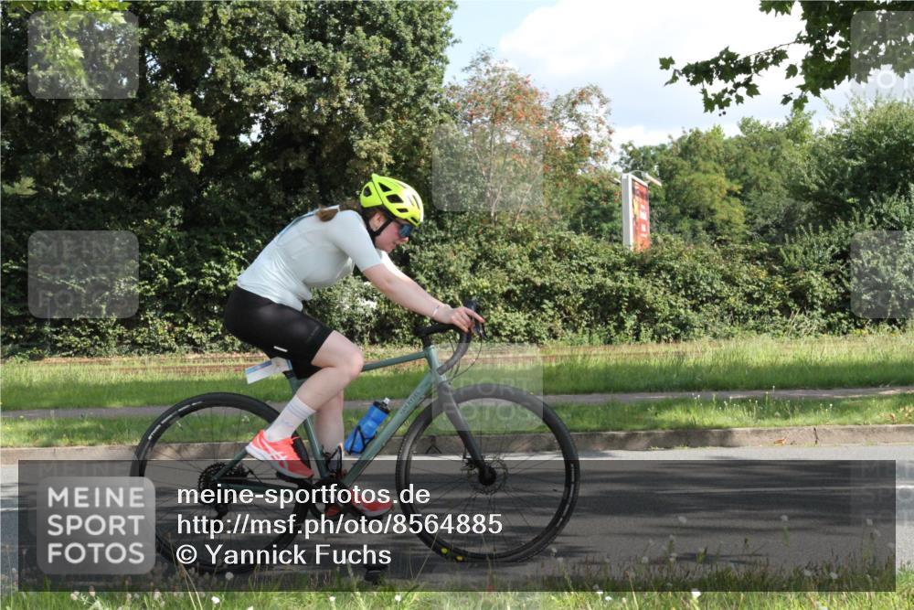 10.08.2025 - GEWOBA Citytriathlon Bremen Yannick Fuchs http://msf.ph/oto/8564885 10.08.2025 11:01:11 Radfahren 9, 15, 37, 65, 113, 410 meine-sportfotos.de