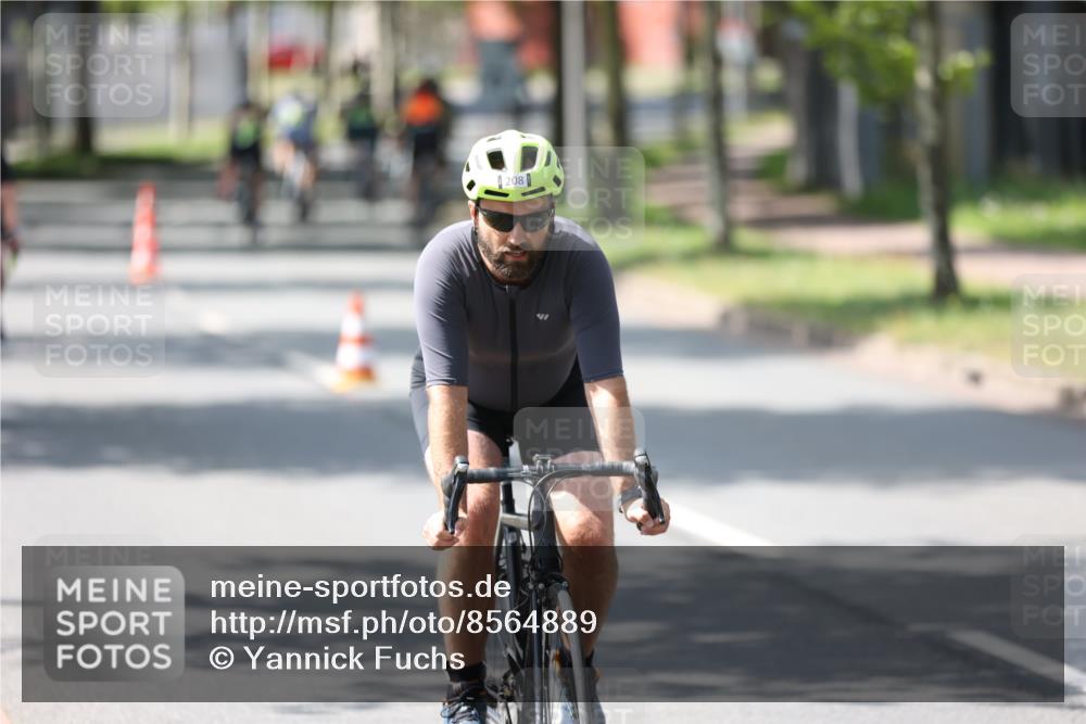 10.08.2025 - GEWOBA Citytriathlon Bremen Yannick Fuchs http://msf.ph/oto/8564889 10.08.2025 14:44:44 Radfahren 73, 200, 208, 323, 346, 383 meine-sportfotos.de