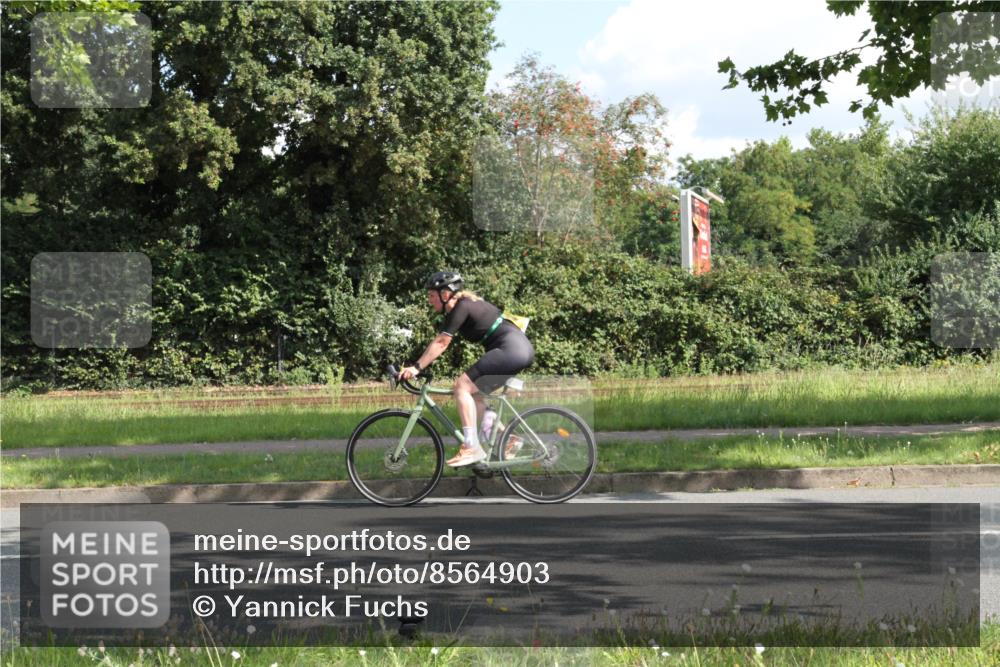 10.08.2025 - GEWOBA Citytriathlon Bremen Yannick Fuchs http://msf.ph/oto/8564903 10.08.2025 11:01:35 Radfahren 37, 87, 199, 440, 481 meine-sportfotos.de