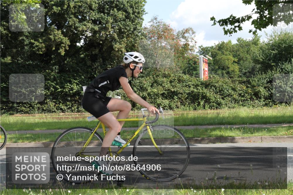 10.08.2025 - GEWOBA Citytriathlon Bremen Yannick Fuchs http://msf.ph/oto/8564906 10.08.2025 11:01:35 Radfahren 37, 87, 199, 440, 481 meine-sportfotos.de