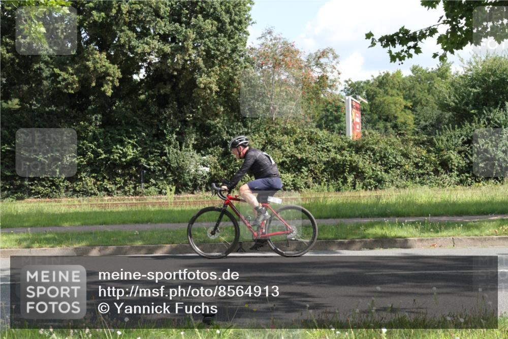 10.08.2025 - GEWOBA Citytriathlon Bremen Yannick Fuchs http://msf.ph/oto/8564913 10.08.2025 11:01:47 Radfahren 89, 199, 481 meine-sportfotos.de