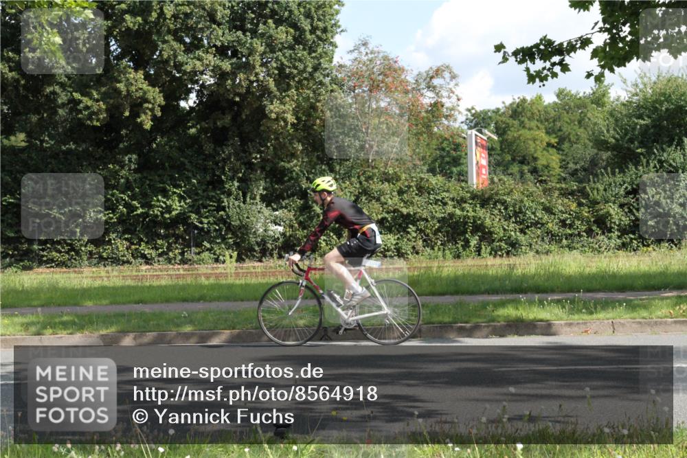10.08.2025 - GEWOBA Citytriathlon Bremen Yannick Fuchs http://msf.ph/oto/8564918 10.08.2025 11:01:49 Radfahren 89, 199, 481 meine-sportfotos.de