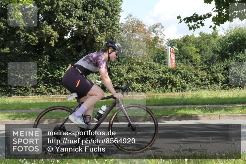 10.08.2025 - GEWOBA Citytriathlon Bremen Yannick Fuchs http://msf.ph/oto/8564920 10.08.2025 11:01:50 Radfahren 89, 199, 481 meine-sportfotos.de
