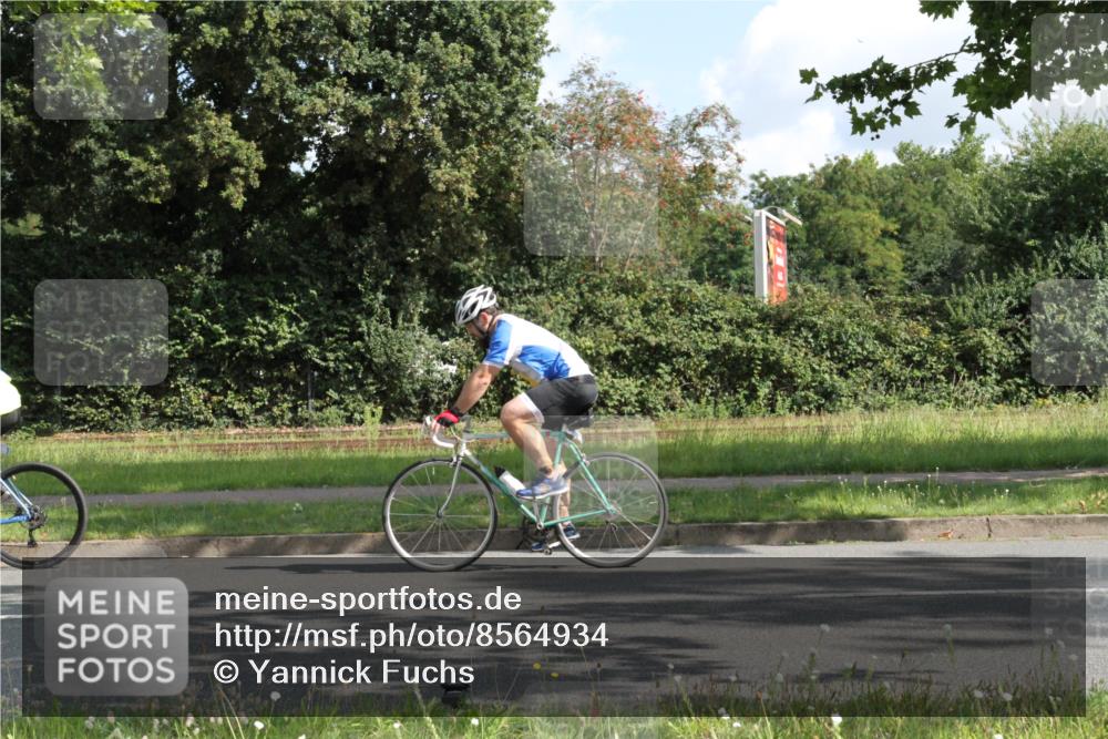 10.08.2025 - GEWOBA Citytriathlon Bremen Yannick Fuchs http://msf.ph/oto/8564934 10.08.2025 11:02:17 Radfahren 61, 195, 237 meine-sportfotos.de