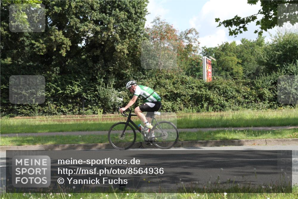 10.08.2025 - GEWOBA Citytriathlon Bremen Yannick Fuchs http://msf.ph/oto/8564936 10.08.2025 11:02:19 Radfahren 61, 195, 237 meine-sportfotos.de