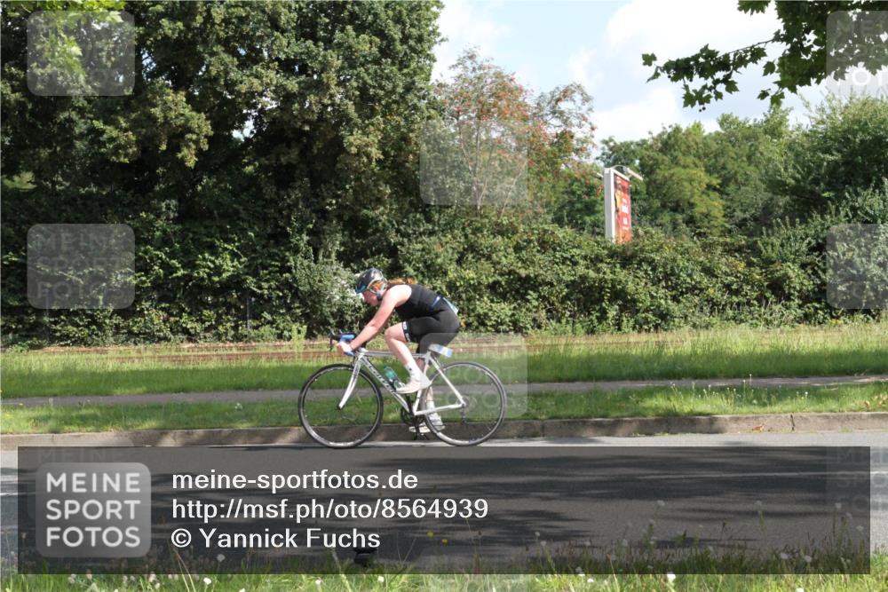 10.08.2025 - GEWOBA Citytriathlon Bremen Yannick Fuchs http://msf.ph/oto/8564939 10.08.2025 11:02:23 Radfahren 61, 195, 237, 484 meine-sportfotos.de