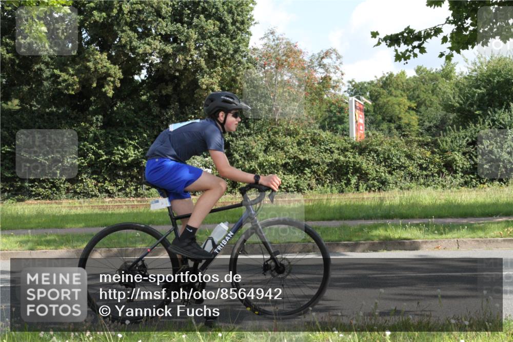 10.08.2025 - GEWOBA Citytriathlon Bremen Yannick Fuchs http://msf.ph/oto/8564942 10.08.2025 11:02:24 Radfahren 61, 195, 237, 484 meine-sportfotos.de