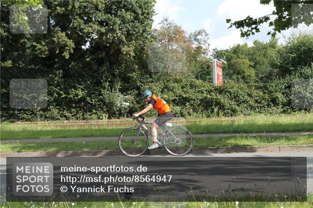 10.08.2025 - GEWOBA Citytriathlon Bremen Yannick Fuchs http://msf.ph/oto/8564947 10.08.2025 11:02:30 Radfahren 61, 195, 237, 484 meine-sportfotos.de