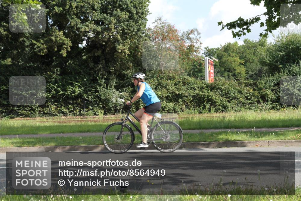 10.08.2025 - GEWOBA Citytriathlon Bremen Yannick Fuchs http://msf.ph/oto/8564949 10.08.2025 11:02:33 Radfahren 61, 195, 237, 484 meine-sportfotos.de