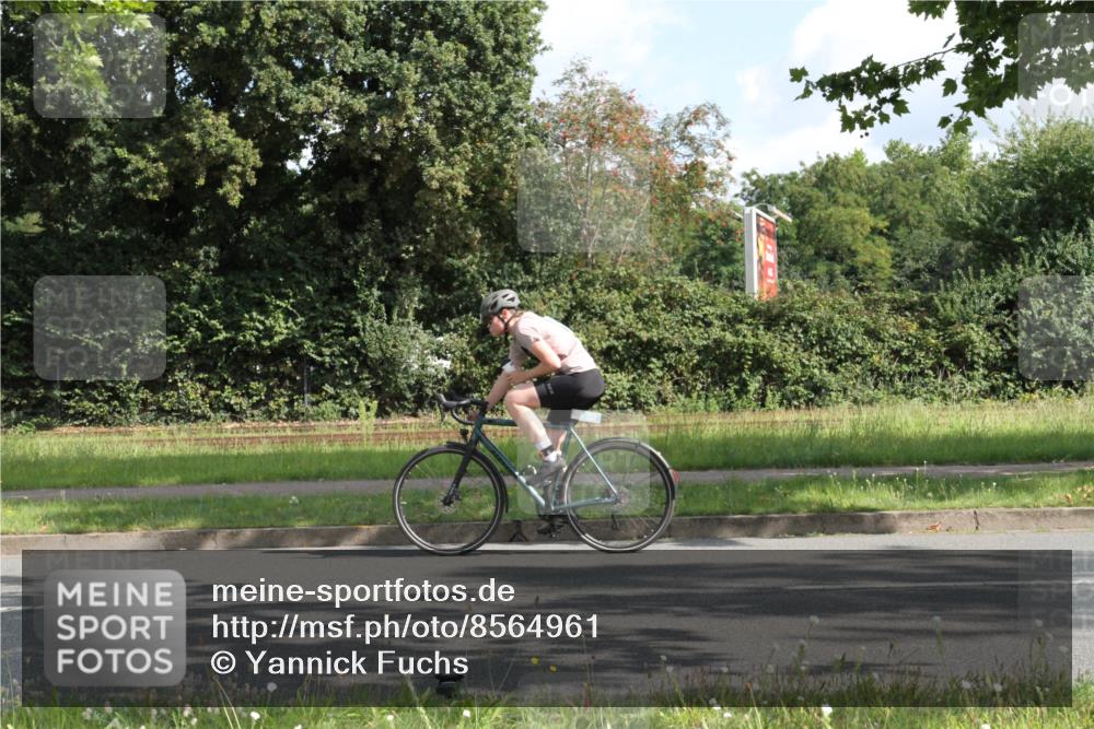 10.08.2025 - GEWOBA Citytriathlon Bremen Yannick Fuchs http://msf.ph/oto/8564961 10.08.2025 11:02:48 Radfahren 23, 53, 135, 223 meine-sportfotos.de