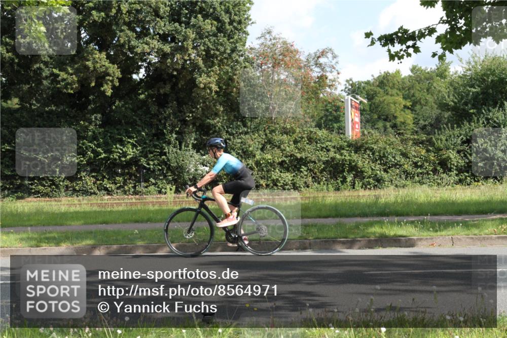 10.08.2025 - GEWOBA Citytriathlon Bremen Yannick Fuchs http://msf.ph/oto/8564971 10.08.2025 11:03:01 Radfahren 135, 175, 223, 415, 496 meine-sportfotos.de