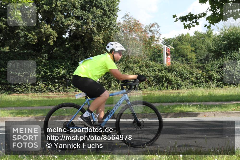 10.08.2025 - GEWOBA Citytriathlon Bremen Yannick Fuchs http://msf.ph/oto/8564978 10.08.2025 11:03:20 Radfahren 27, 175, 177, 189, 415, 496 meine-sportfotos.de