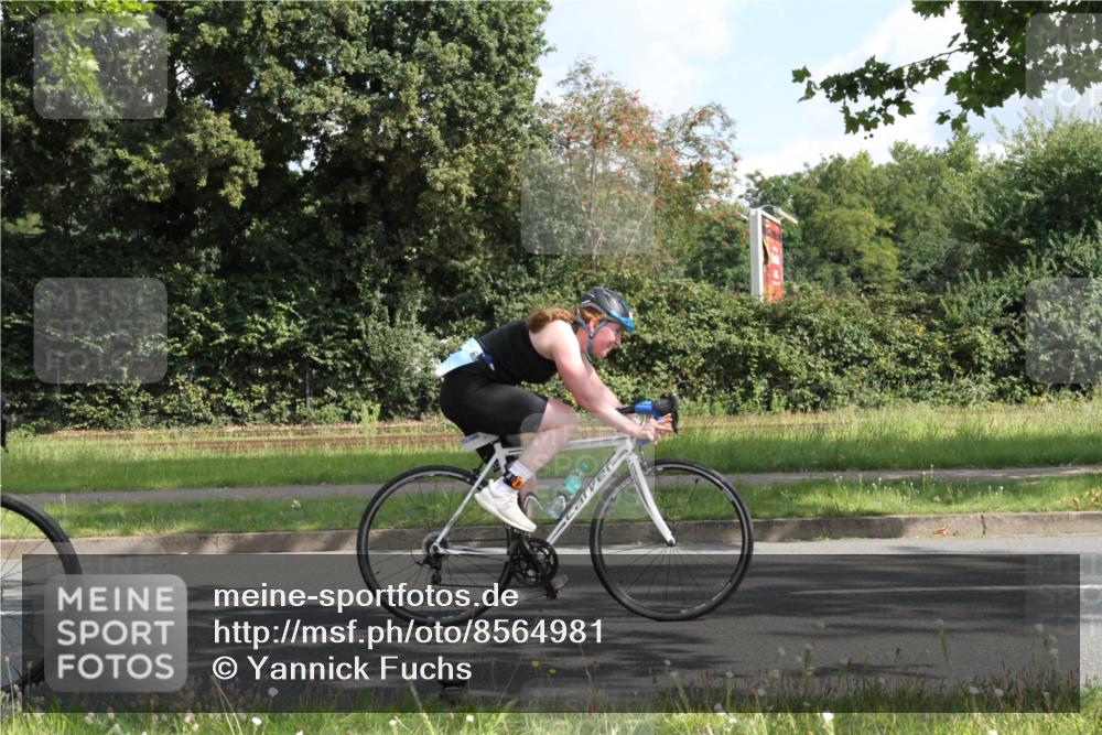 10.08.2025 - GEWOBA Citytriathlon Bremen Yannick Fuchs http://msf.ph/oto/8564981 10.08.2025 11:03:22 Radfahren 27, 55, 175, 177, 189, 415, 496 meine-sportfotos.de