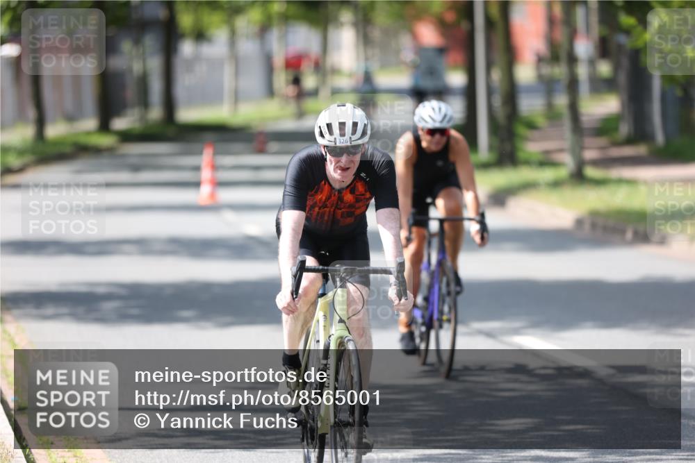 10.08.2025 - GEWOBA Citytriathlon Bremen Yannick Fuchs http://msf.ph/oto/8565001 10.08.2025 14:45:13 Radfahren 198, 221, 326, 336, 453, 484, 497 meine-sportfotos.de