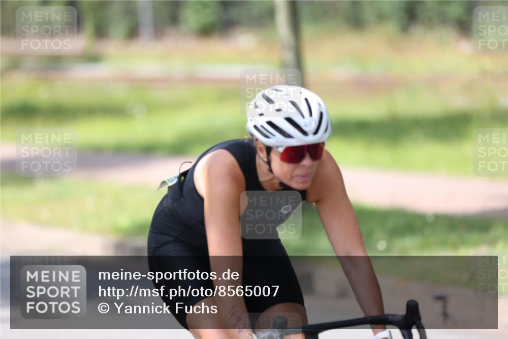 10.08.2025 - GEWOBA Citytriathlon Bremen Yannick Fuchs http://msf.ph/oto/8565007 10.08.2025 14:45:14 Radfahren 198, 221, 326, 336, 453, 484, 497 meine-sportfotos.de