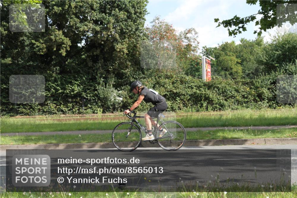 10.08.2025 - GEWOBA Citytriathlon Bremen Yannick Fuchs http://msf.ph/oto/8565013 10.08.2025 11:04:44 Radfahren 235, 361 meine-sportfotos.de