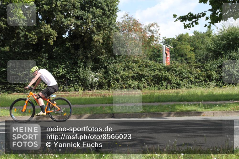 10.08.2025 - GEWOBA Citytriathlon Bremen Yannick Fuchs http://msf.ph/oto/8565023 10.08.2025 11:05:13 Radfahren  meine-sportfotos.de