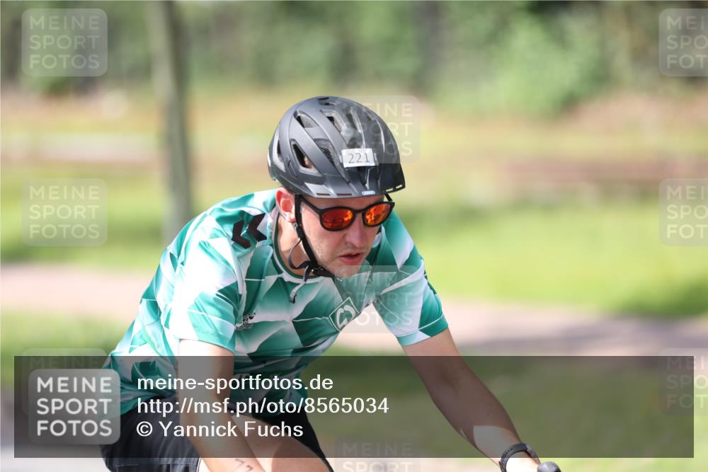 10.08.2025 - GEWOBA Citytriathlon Bremen Yannick Fuchs http://msf.ph/oto/8565034 10.08.2025 14:45:27 Radfahren 202, 221, 247, 332, 349, 360, 532 meine-sportfotos.de