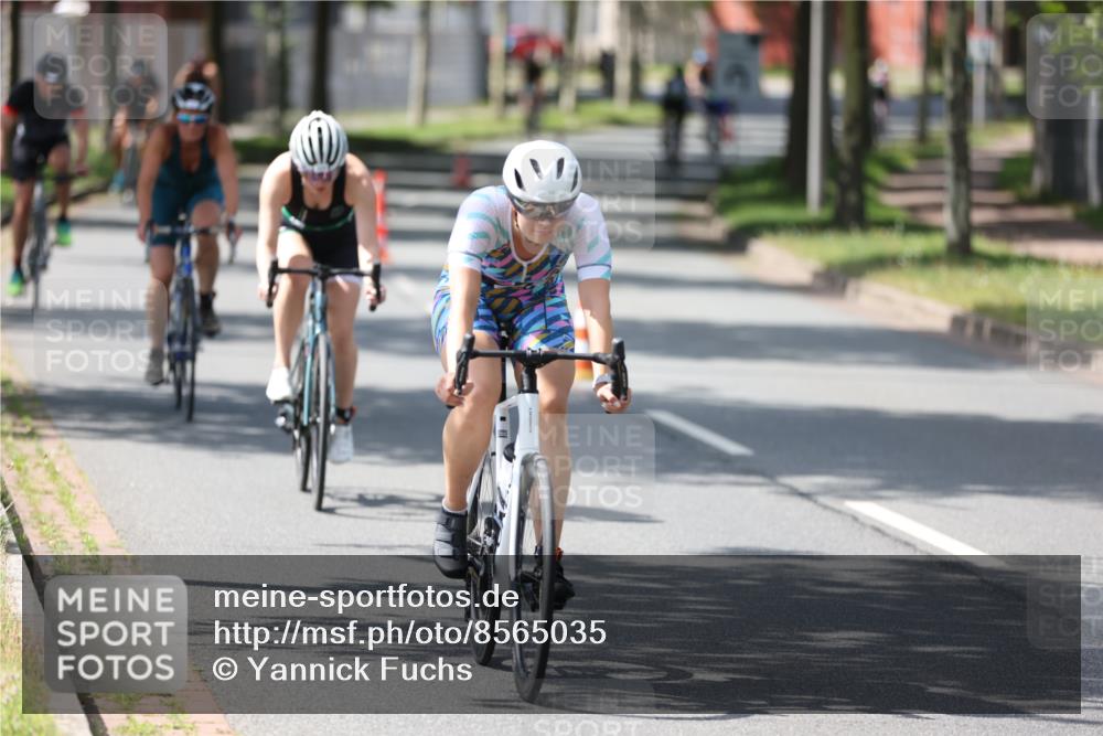 10.08.2025 - GEWOBA Citytriathlon Bremen Yannick Fuchs http://msf.ph/oto/8565035 10.08.2025 14:45:33 Radfahren 160, 202, 221, 247, 273, 332, 349, 360, 532 meine-sportfotos.de