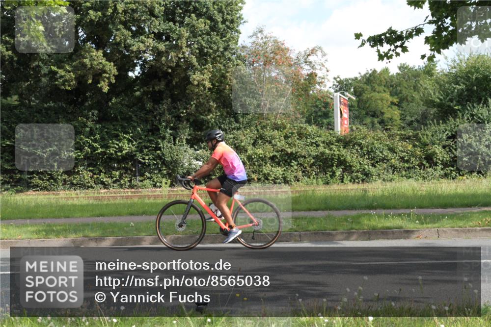 10.08.2025 - GEWOBA Citytriathlon Bremen Yannick Fuchs http://msf.ph/oto/8565038 10.08.2025 11:06:15 Radfahren 17 meine-sportfotos.de