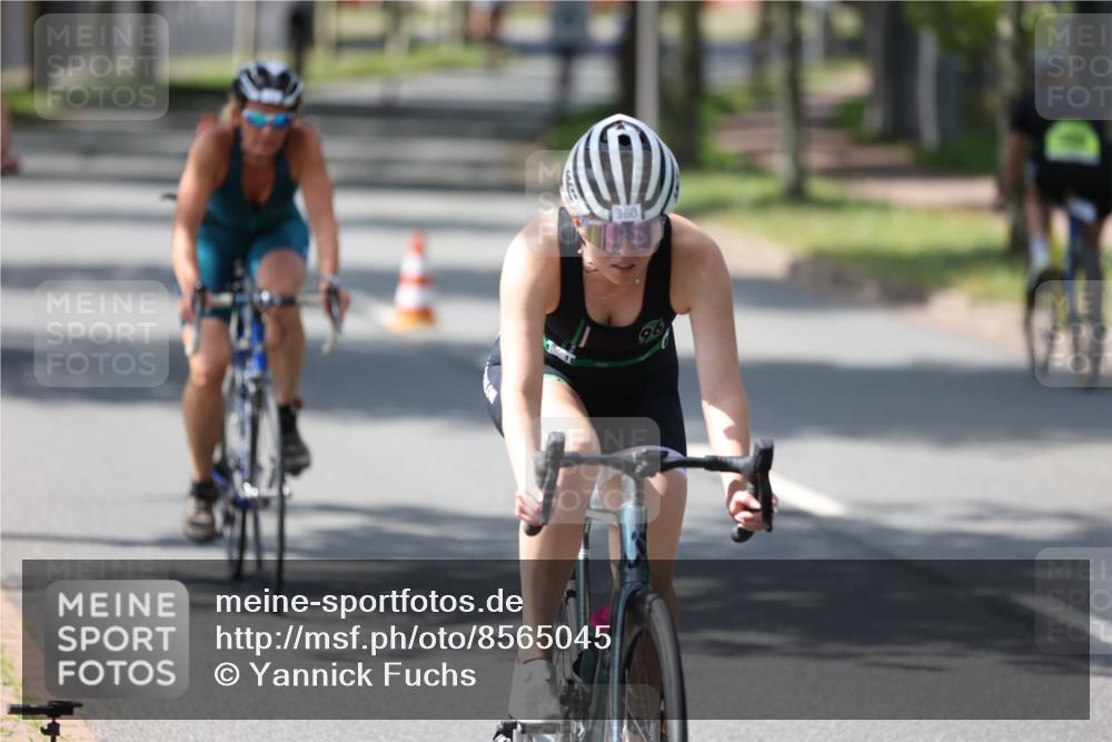 10.08.2025 - GEWOBA Citytriathlon Bremen Yannick Fuchs http://msf.ph/oto/8565045 10.08.2025 14:45:35 Radfahren 160, 202, 221, 247, 273, 332, 349, 360, 532 meine-sportfotos.de