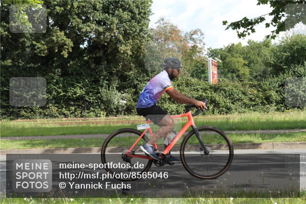 10.08.2025 - GEWOBA Citytriathlon Bremen Yannick Fuchs http://msf.ph/oto/8565046 10.08.2025 11:07:25 Radfahren 149 meine-sportfotos.de