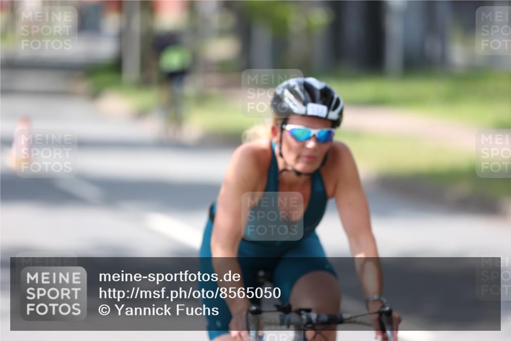 10.08.2025 - GEWOBA Citytriathlon Bremen Yannick Fuchs http://msf.ph/oto/8565050 10.08.2025 14:45:36 Radfahren 160, 166, 202, 221, 247, 273, 332, 349, 360, 532 meine-sportfotos.de
