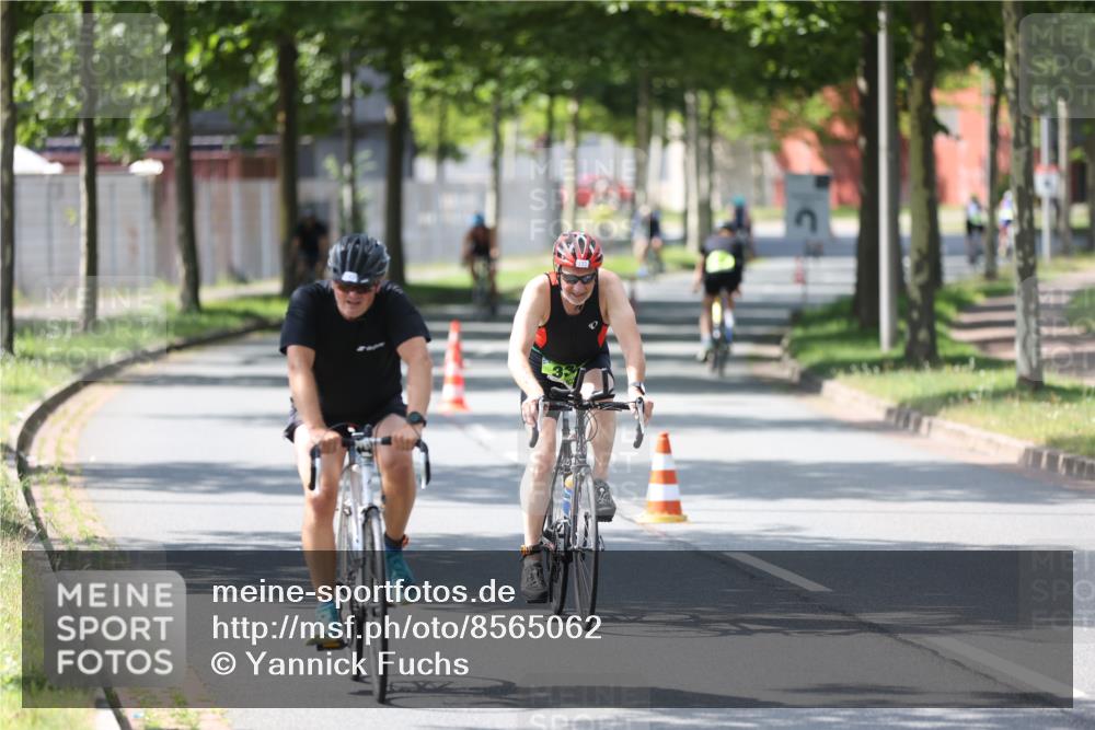 10.08.2025 - GEWOBA Citytriathlon Bremen Yannick Fuchs http://msf.ph/oto/8565062 10.08.2025 14:45:39 Radfahren 99, 160, 166, 202, 247, 273, 332, 349, 360, 441, 532 meine-sportfotos.de