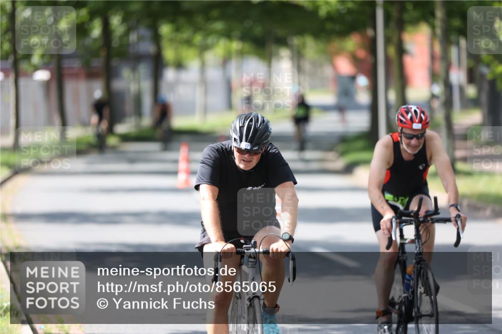 10.08.2025 - GEWOBA Citytriathlon Bremen Yannick Fuchs http://msf.ph/oto/8565065 10.08.2025 14:45:40 Radfahren 99, 160, 166, 202, 247, 273, 332, 349, 360, 441, 532 meine-sportfotos.de