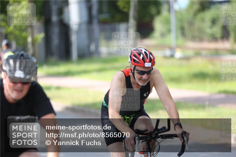 10.08.2025 - GEWOBA Citytriathlon Bremen Yannick Fuchs http://msf.ph/oto/8565070 10.08.2025 14:45:41 Radfahren 99, 160, 166, 202, 247, 273, 332, 349, 360, 441, 532 meine-sportfotos.de