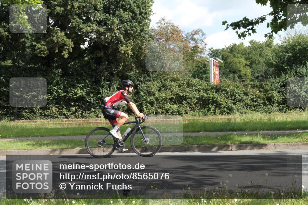 10.08.2025 - GEWOBA Citytriathlon Bremen Yannick Fuchs http://msf.ph/oto/8565076 10.08.2025 11:11:57 Radfahren  meine-sportfotos.de