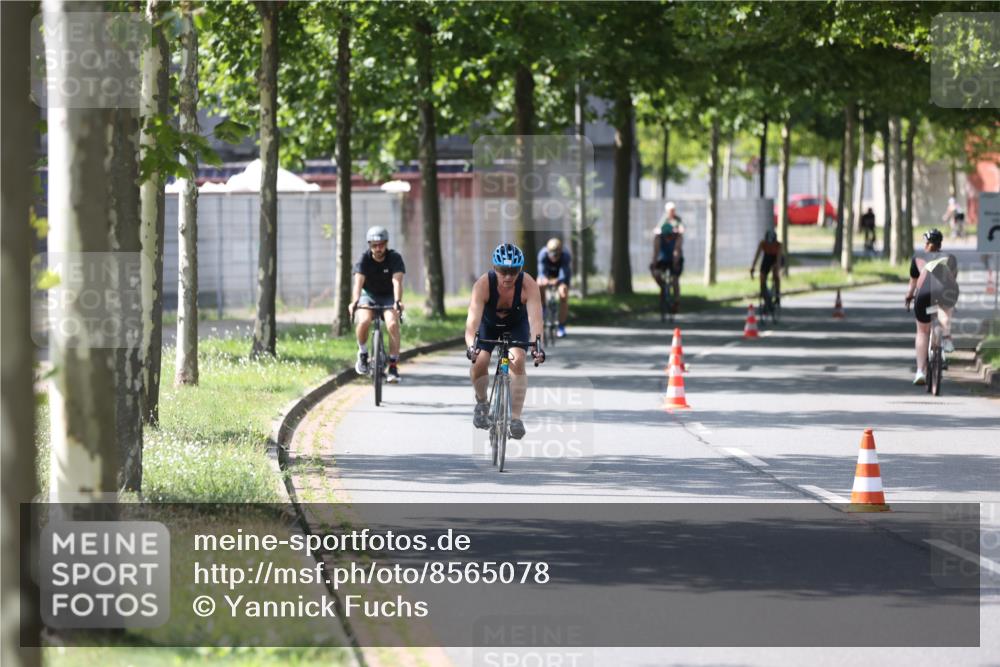 10.08.2025 - GEWOBA Citytriathlon Bremen Yannick Fuchs http://msf.ph/oto/8565078 10.08.2025 14:45:44 Radfahren 99, 160, 166, 202, 247, 273, 332, 349, 360, 441, 532 meine-sportfotos.de