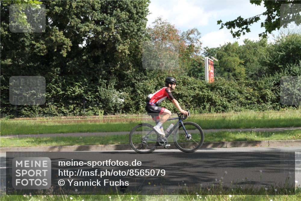 10.08.2025 - GEWOBA Citytriathlon Bremen Yannick Fuchs http://msf.ph/oto/8565079 10.08.2025 11:11:57 Radfahren  meine-sportfotos.de