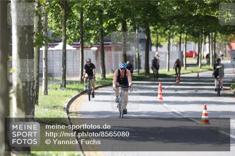 10.08.2025 - GEWOBA Citytriathlon Bremen Yannick Fuchs http://msf.ph/oto/8565080 10.08.2025 14:45:44 Radfahren 99, 160, 166, 202, 247, 273, 332, 349, 360, 441, 532 meine-sportfotos.de