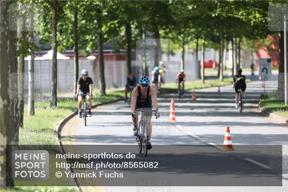 10.08.2025 - GEWOBA Citytriathlon Bremen Yannick Fuchs http://msf.ph/oto/8565082 10.08.2025 14:45:45 Radfahren 99, 160, 166, 202, 247, 273, 332, 349, 360, 404, 441, 532 meine-sportfotos.de