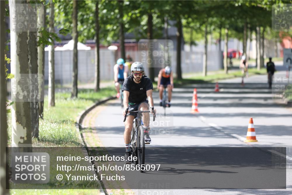 10.08.2025 - GEWOBA Citytriathlon Bremen Yannick Fuchs http://msf.ph/oto/8565097 10.08.2025 14:45:48 Radfahren 99, 160, 166, 182, 247, 273, 332, 404, 441 meine-sportfotos.de