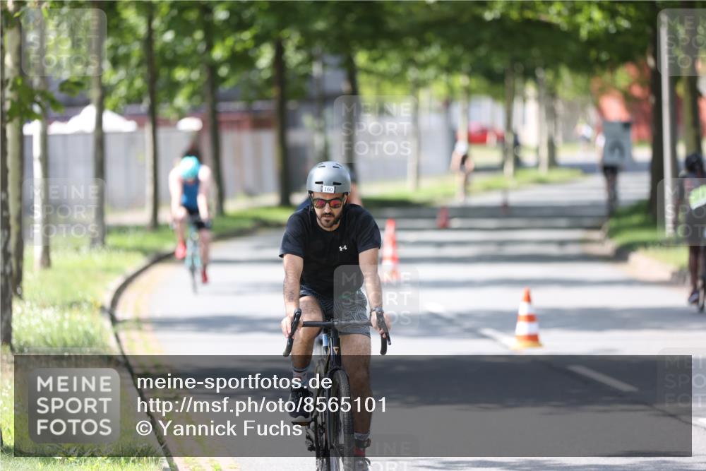 10.08.2025 - GEWOBA Citytriathlon Bremen Yannick Fuchs http://msf.ph/oto/8565101 10.08.2025 14:45:49 Radfahren 99, 160, 166, 182, 269, 273, 332, 404, 441 meine-sportfotos.de